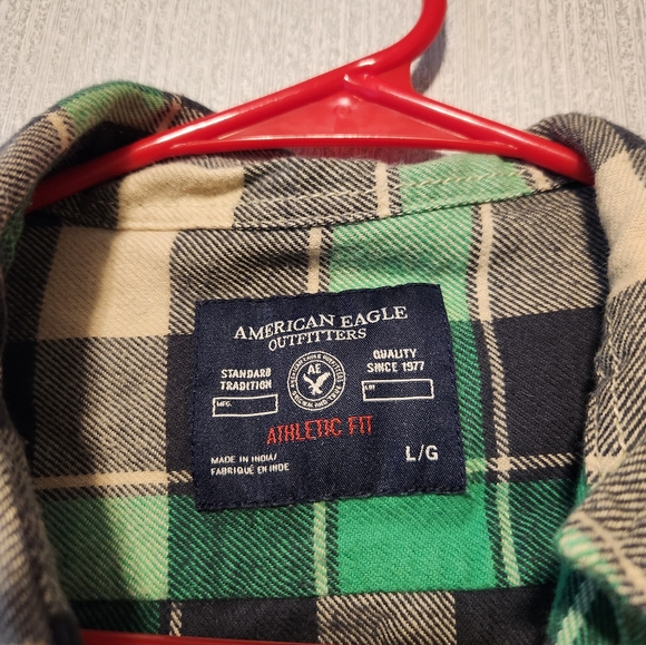 American Eagle thicker green and cream flannel Size Large - Picture 2 of 3